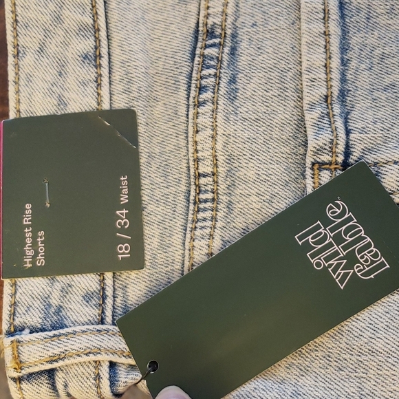 Wild Fable Highest Rise Light Acid Wash Folded Hem Jean Shorts Size 18 - Picture 7 of 10